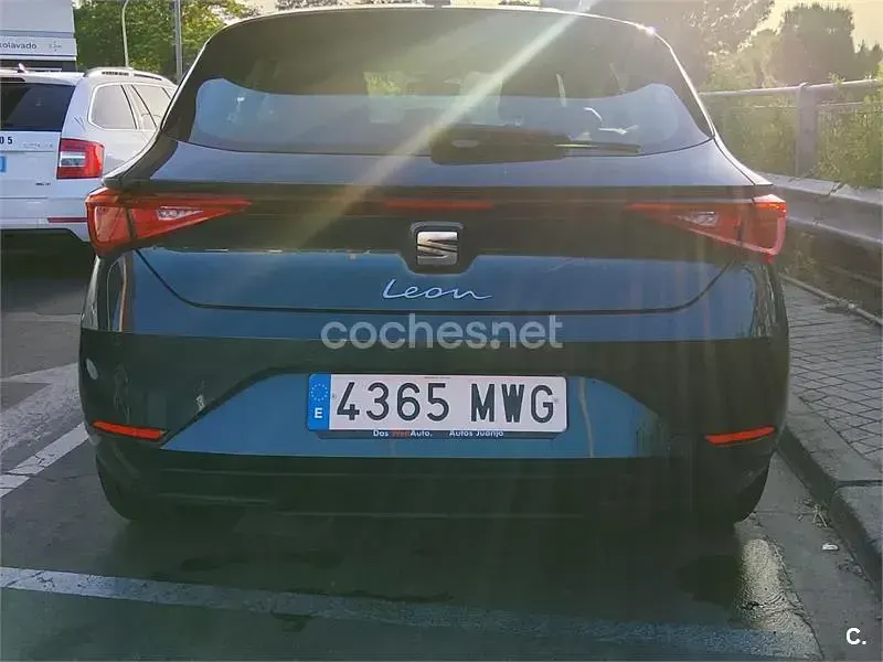 Usado Seat Leon FR 115 CV (84 kW) 2024 Gris / plata Berlina
