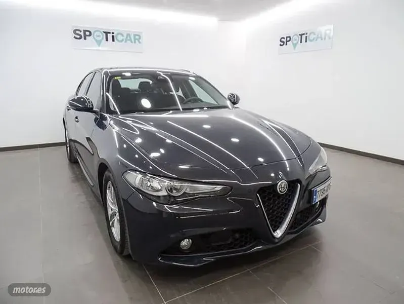 Usado Alfa Romeo Giulia 150 CV (110 kW) 2018 Azul Berlina
