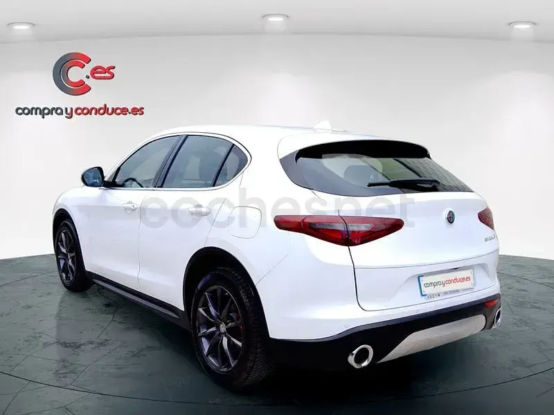 Usado Alfa Romeo Stelvio Super 180 CV (132 kW) 2017 Blanco SUV