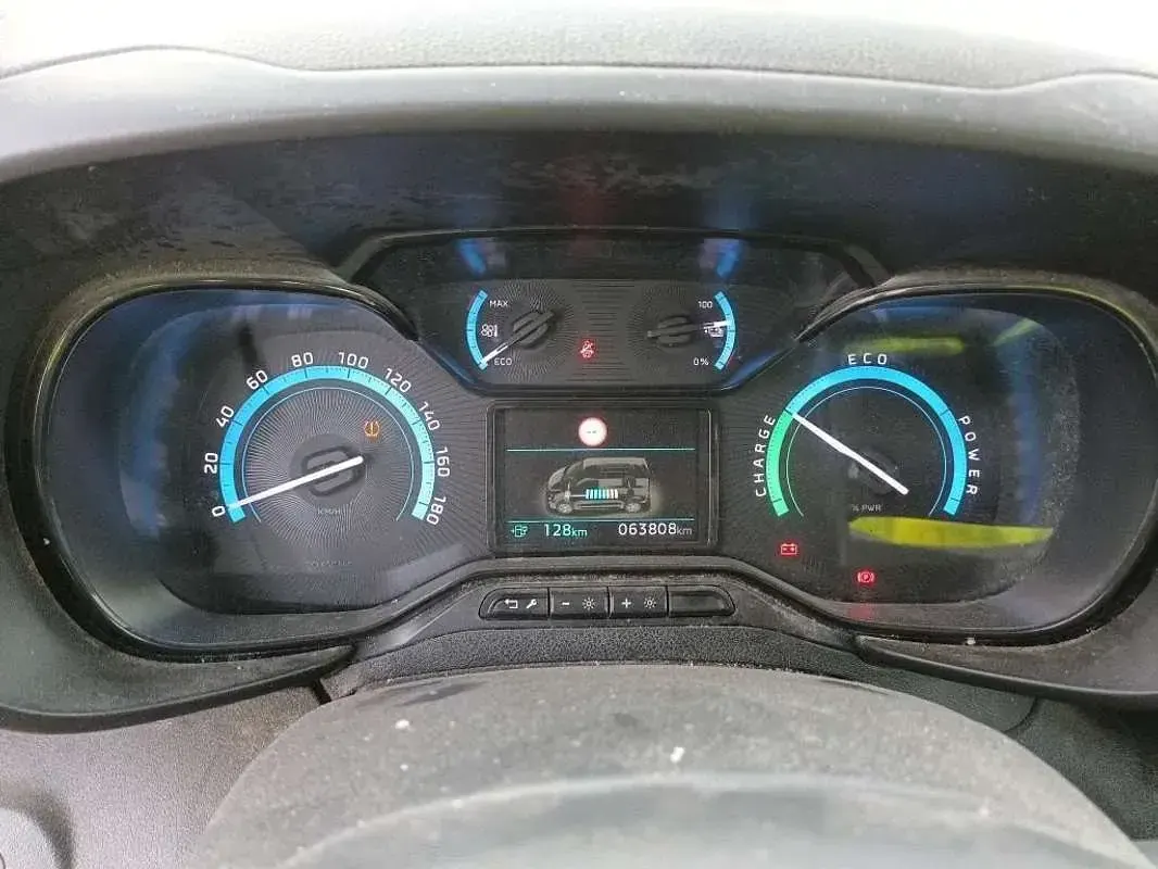 Usado Citroën Berlingo Live 100 kW (136 CV) 2023 Blanco Monovolumen