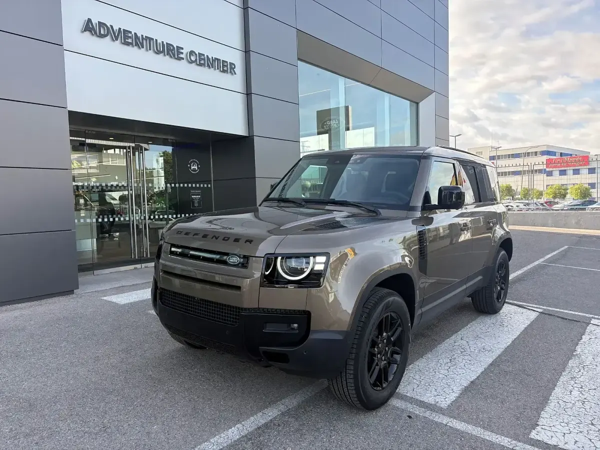 Nuevo Land Rover Defender S 250 CV (183 kW) 2026 Marrón SUV