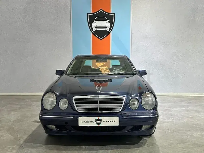 Usado Mercedes E280 Elegance 204 CV (150 kW) 1999 Azul Berlina