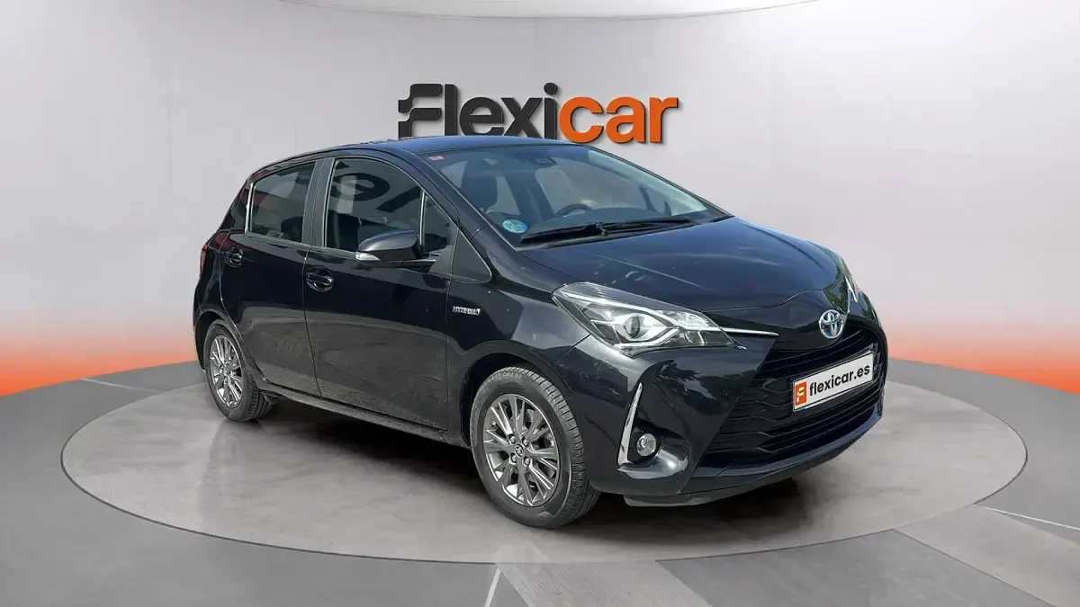 Usado Toyota Yaris Hybrid Active 100 CV (73 kW) 2019 Berlina