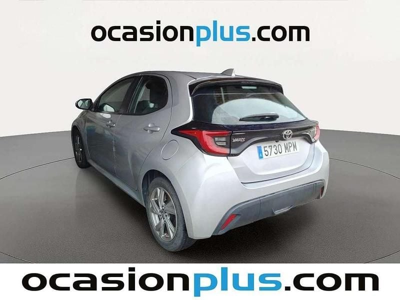 Usado Toyota Yaris Hybrid Active 116 CV (85 kW) 2024 Gris Utilitario