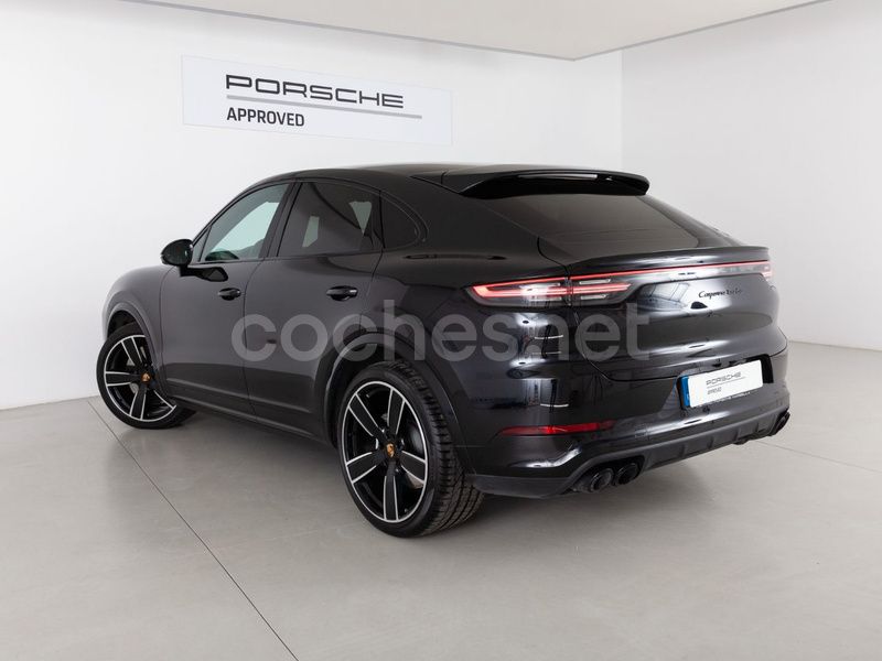 Usado Porsche Cayenne Turbo 550 CV (404 kW) 2022 Negro jet metalizado SUV