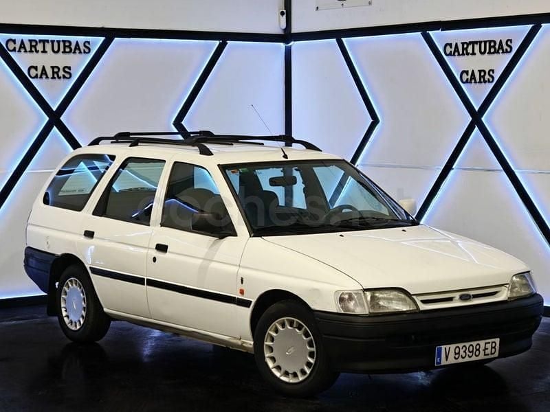 Usado Ford Escort Ghia 89 CV (65 kW) 1992 Blanco Familiar