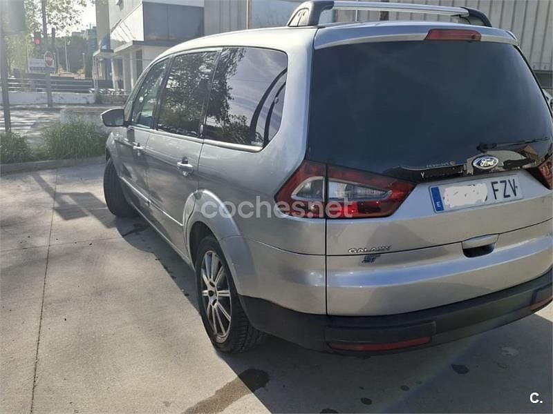 Usado Ford Galaxy Ghia 140 CV (102 kW) 2008 Gris / plata Monovolumen