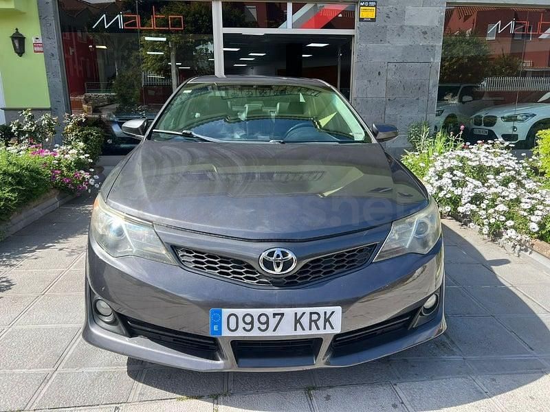Usado Toyota Camry Advance 218 CV (160 kW) 2018 Gris / plata Berlina