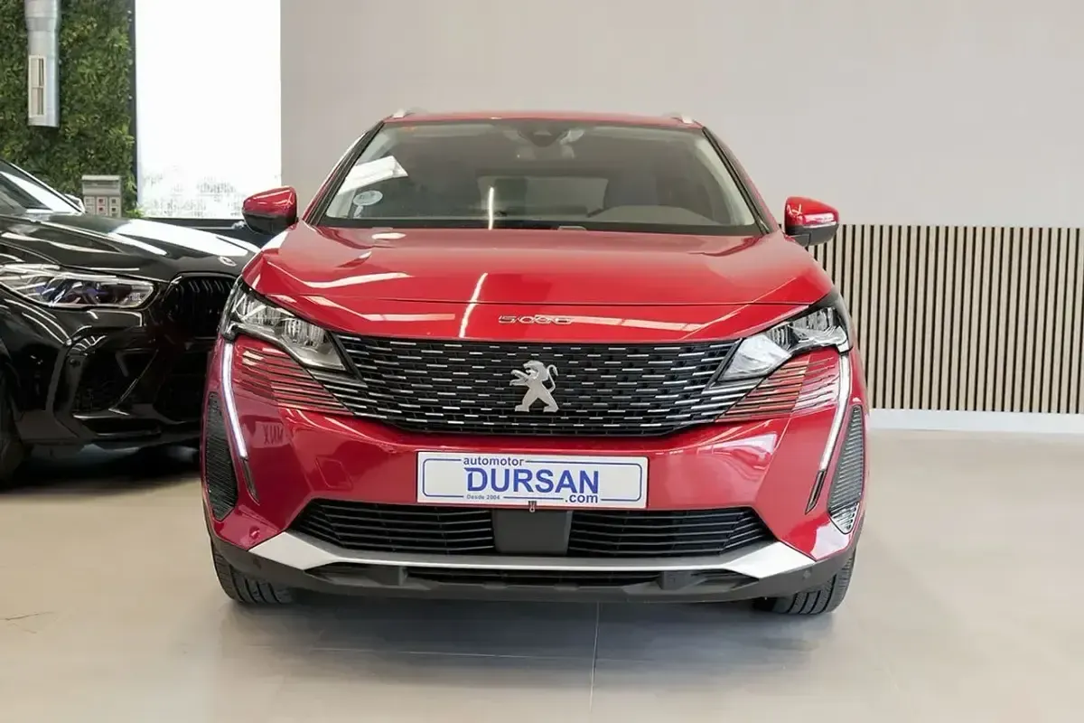 Usado Peugeot 5008 Allure 131 CV (96 kW) 2021 Rojo SUV