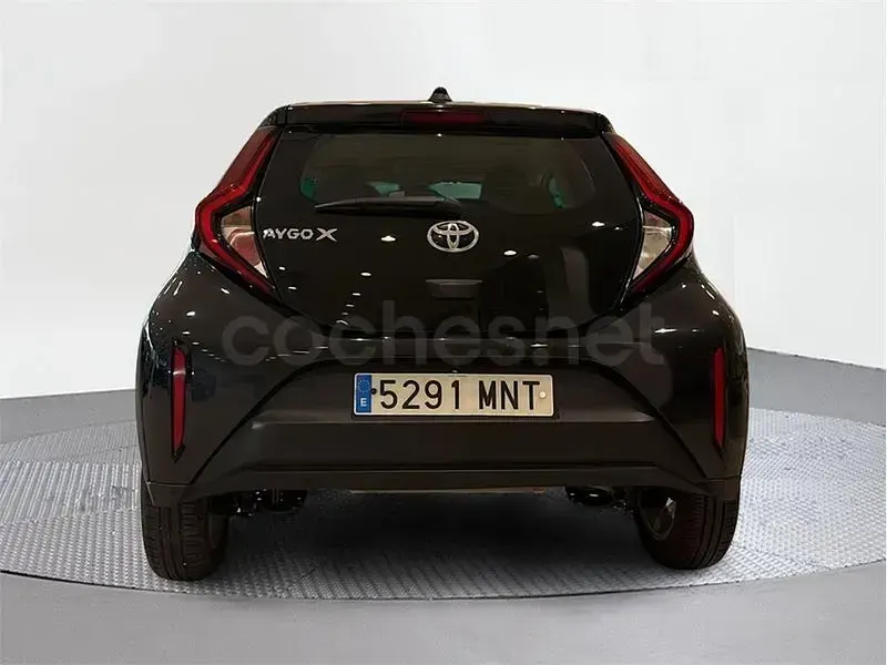 Usado Toyota Aygo X Play 72 CV (52 kW) 2024 Negro SUV