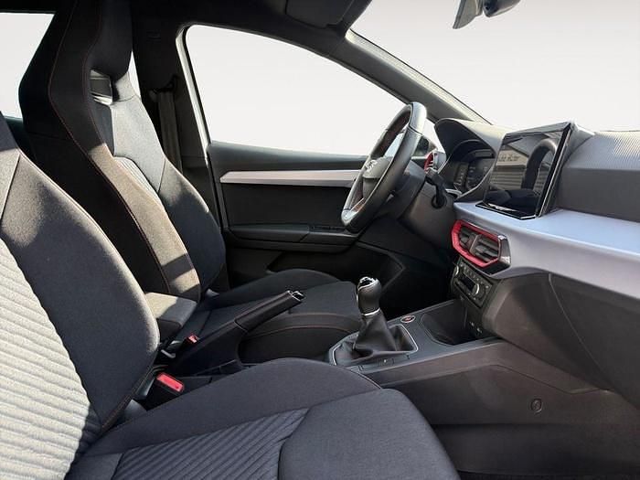 Usado Seat Ibiza FR 115 CV (84 kW) 2025 Blanco Utilitario