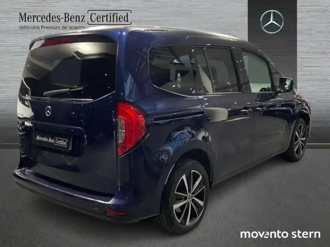 Usado Mercedes 180 116 CV (85 kW) 2024 Azul Berlina