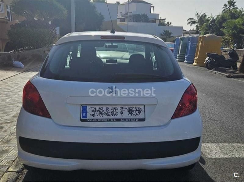 Usado Peugeot 207 70 CV (51 kW) 2007 Blanco Berlina