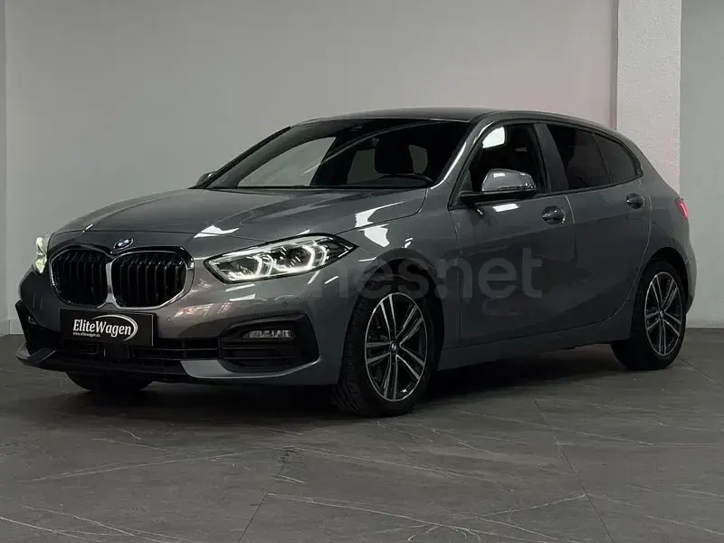 Usado BMW 118 Comfort Edition 150 CV (110 kW) 2022 Gris / plata Berlina