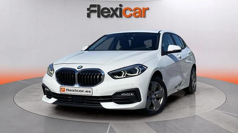 Usado BMW 118 Comfort Edition 151 CV (111 kW) 2021 Blanco Utilitario