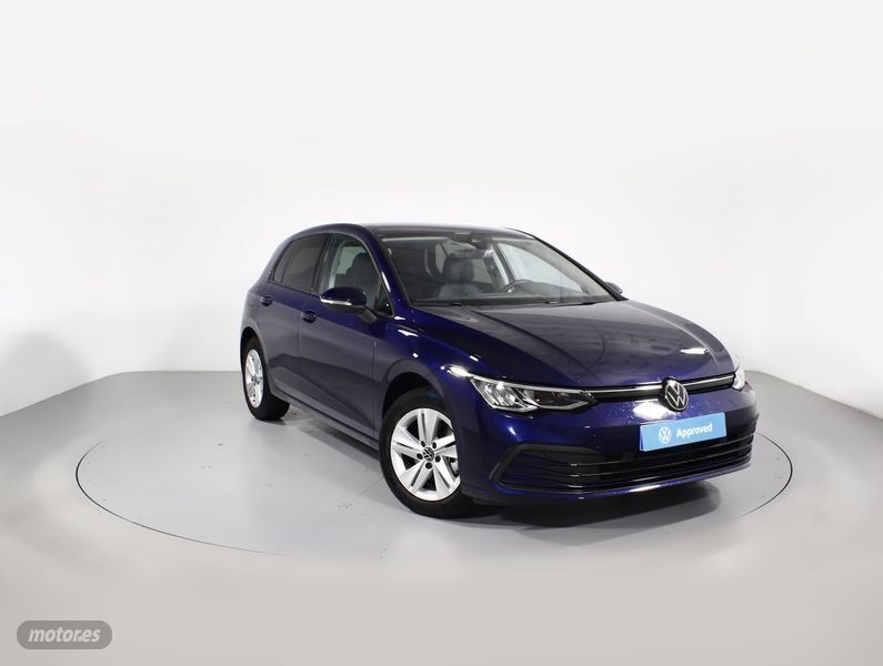 Azul Usado 2023 VW Golf VIII Life Berlina | 25.700 € (Precio justo) - Imagen 1/4