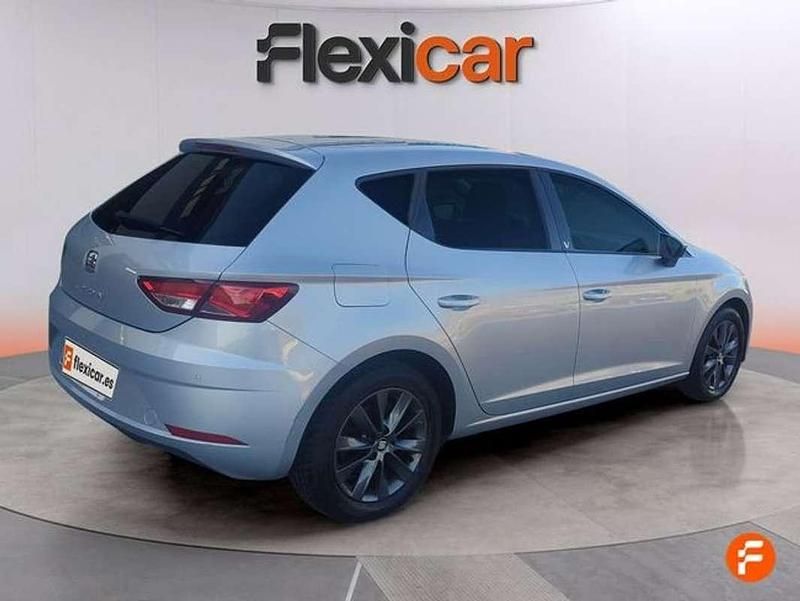 Usado Seat Leon ST Style 131 CV (96 kW) 2020 Gris Familiar