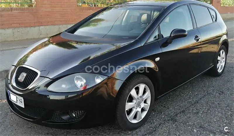 Usado Seat Leon Stylance 105 CV (77 kW) 2007 Negro Utilitario
