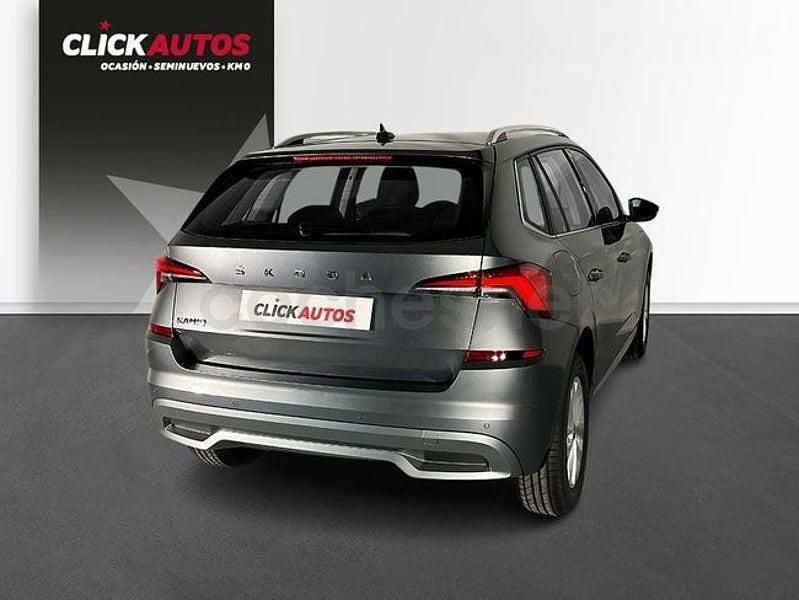 Usado Skoda Kamiq Ambition 110 CV (80 kW) 2023 Gris / plata SUV