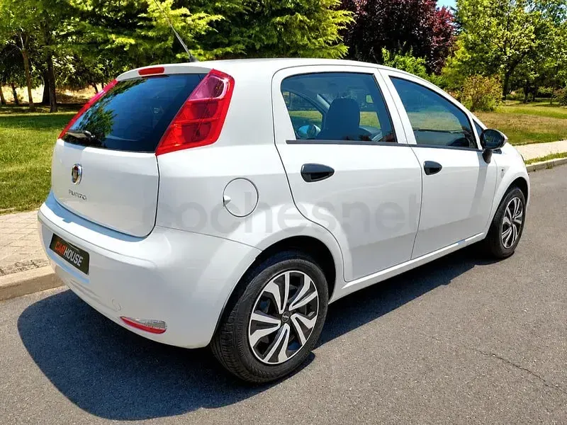 Usado Fiat Punto Young 69 CV (50 kW) 2016 Blanco Utilitario