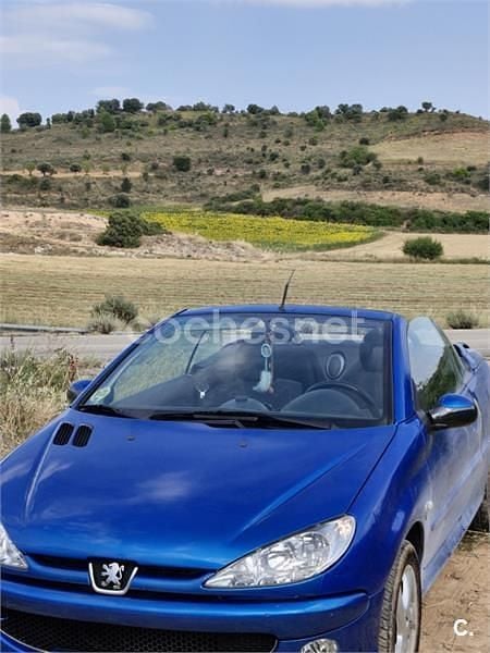 Usado Peugeot 206 CC 110 CV (80 kW) 2005 Azul Descapotable