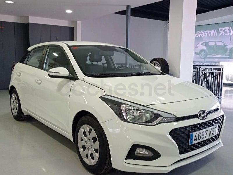Usado Hyundai i20 84 CV (61 kW) 2018 Blanco Berlina