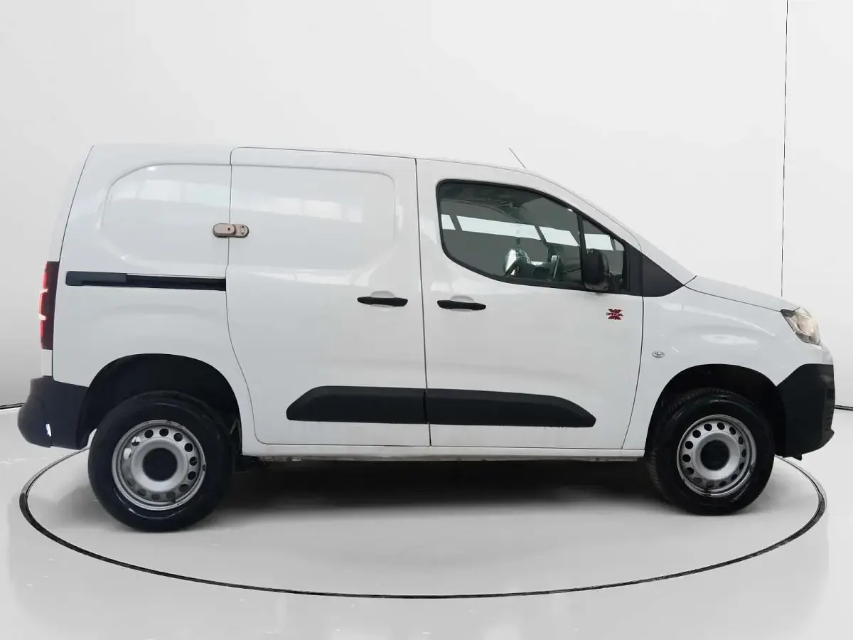 Usado Citroën Berlingo 131 CV (96 kW) 2022 Blanco Monovolumen
