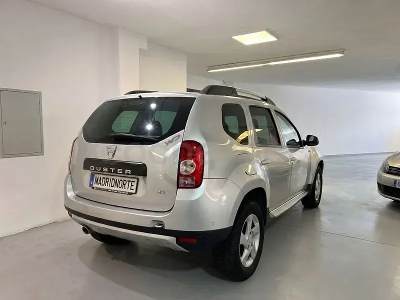 Usado Dacia Duster Lauréate 109 CV (80 kW) 2011 Gris / plata SUV