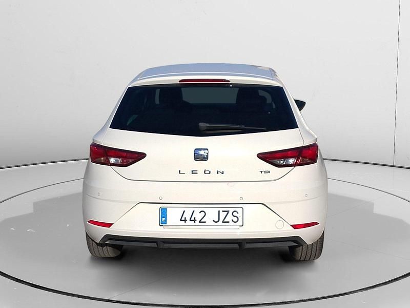 Usado Seat Leon Style Plus 117 CV (86 kW) 2017 Blanco Utilitario