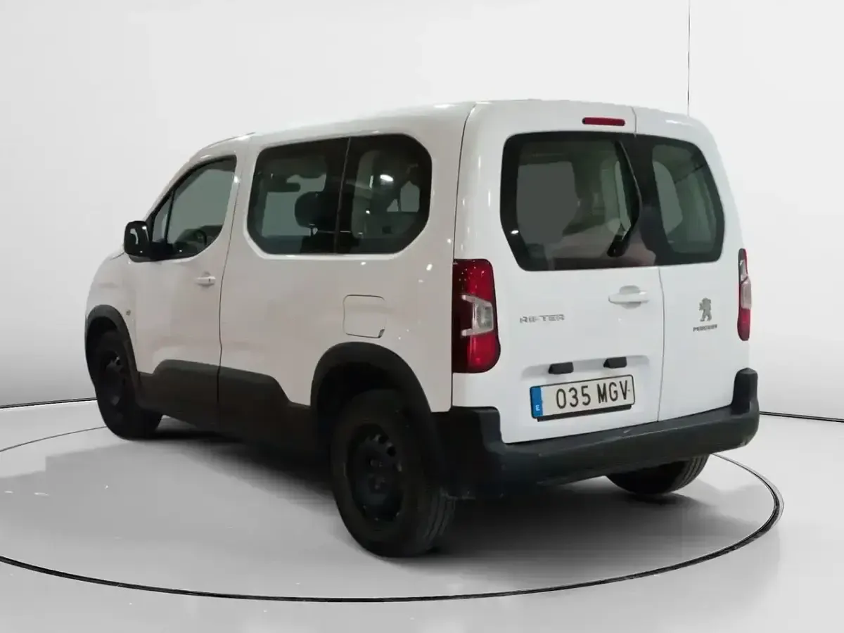 Usado Peugeot Rifter Business-Line 100 CV (73 kW) 2023 Blanco Monovolumen