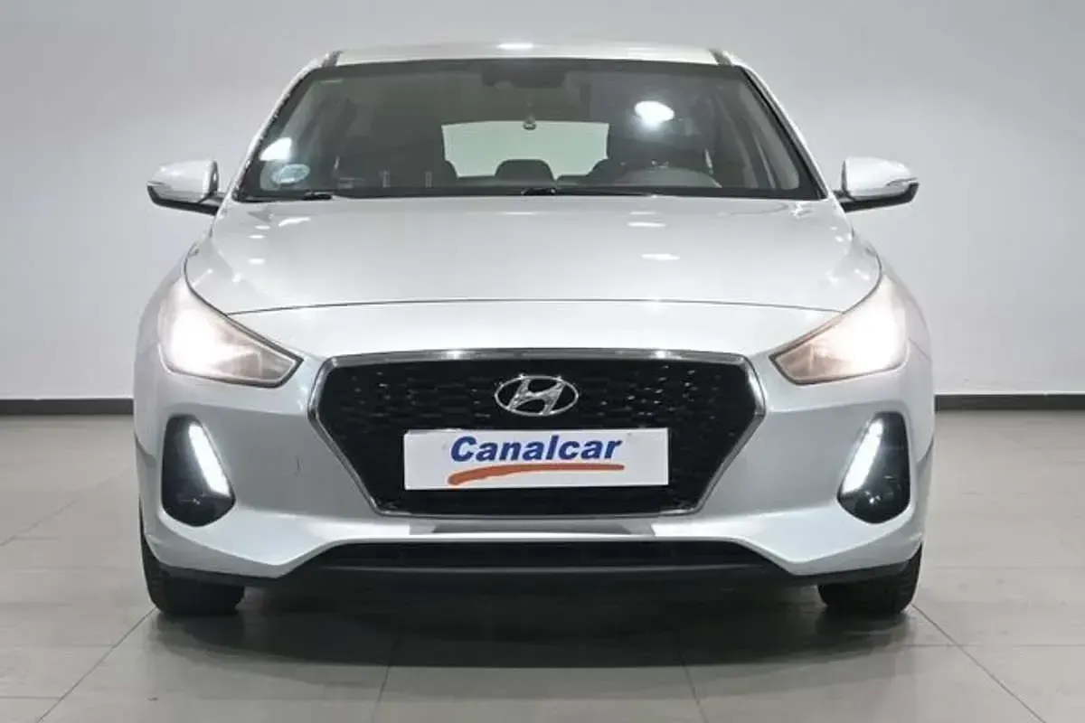 Usado Hyundai i30 GO! 110 CV (80 kW) 2018 Gris Familiar