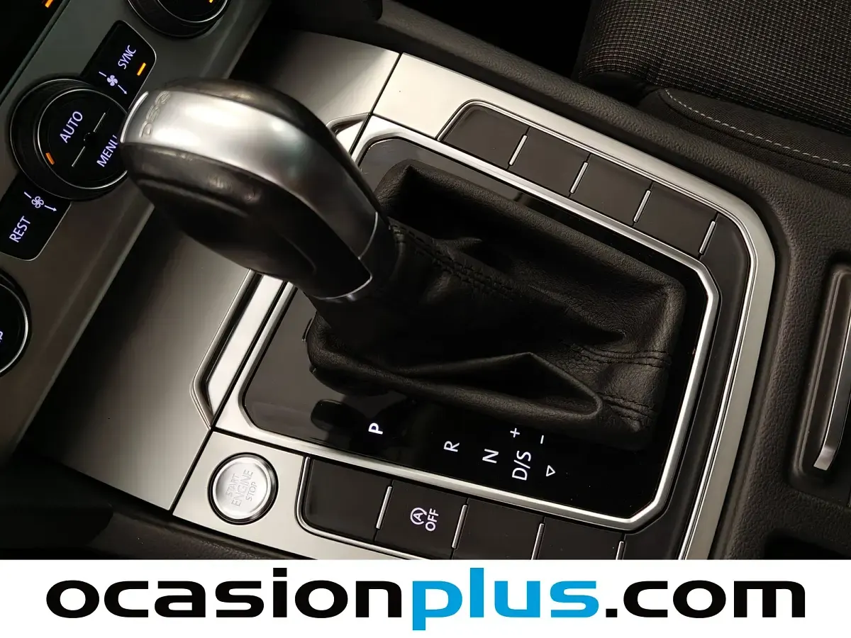 Usado VW Passat Advance 150 CV (110 kW) 2019 Gris plata Berlina