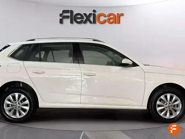 Usado Skoda Kamiq Ambition 110 CV (80 kW) 2021 Blanco SUV