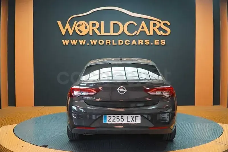 Usado Opel Insignia Edition 122 CV (89 kW) 2022 Gris / plata Berlina