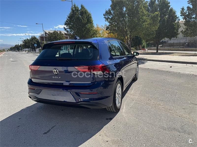 Usado VW Golf VIII Life 150 CV (110 kW) 2022 Azul Berlina