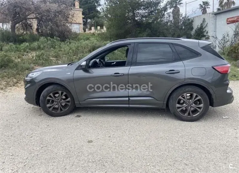Usado Ford Kuga ST-Line X 120 CV (88 kW) 2022 Gris / plata SUV