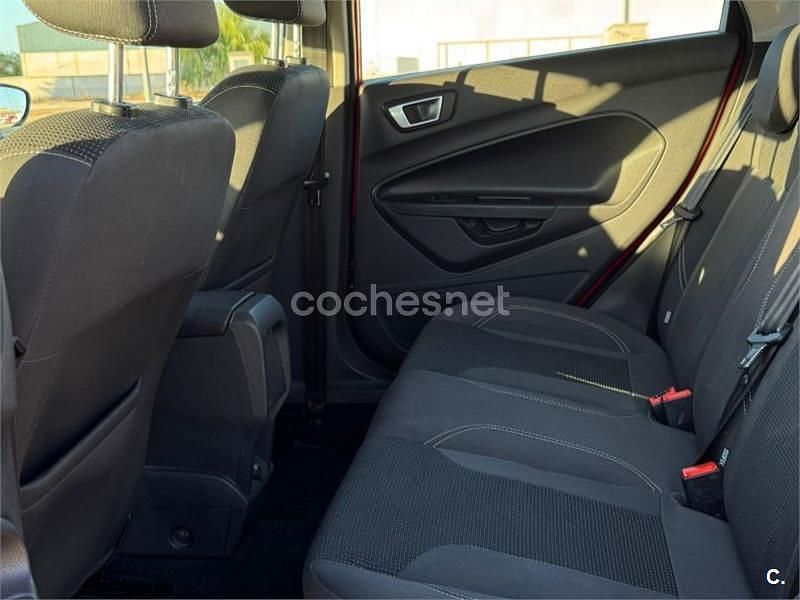 Usado Ford Fiesta Titanium 100 CV (73 kW) 2015 Rojo Berlina