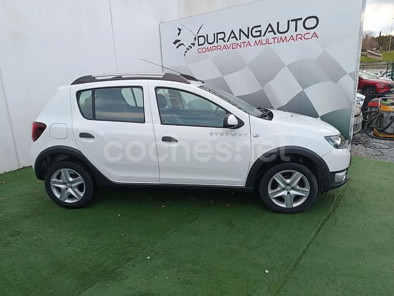 Usado Dacia Sandero Stepway 90 CV (66 kW) 2015 Blanco Berlina