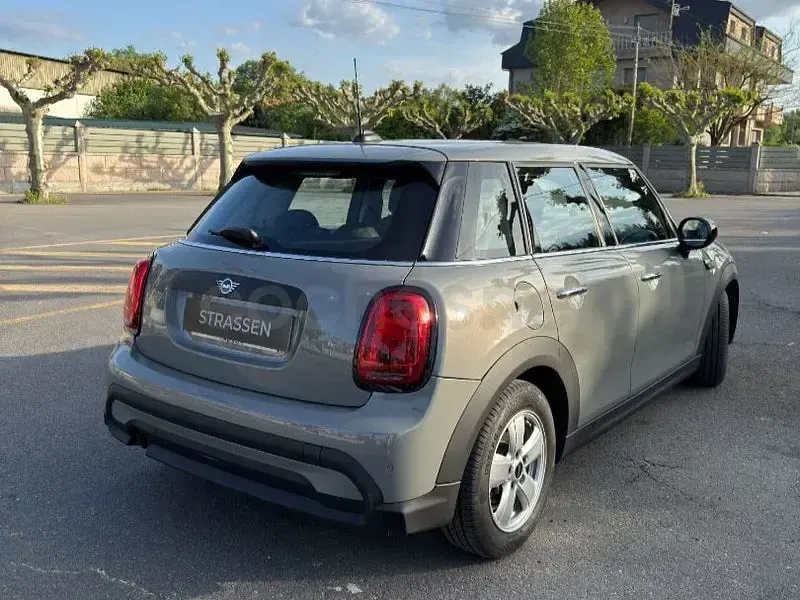 Usado Mini ONE 102 CV (75 kW) 2021 Gris / plata Utilitario
