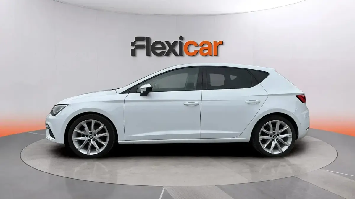 Usado Seat Leon FR 130 CV (95 kW) 2018 Blanco Berlina