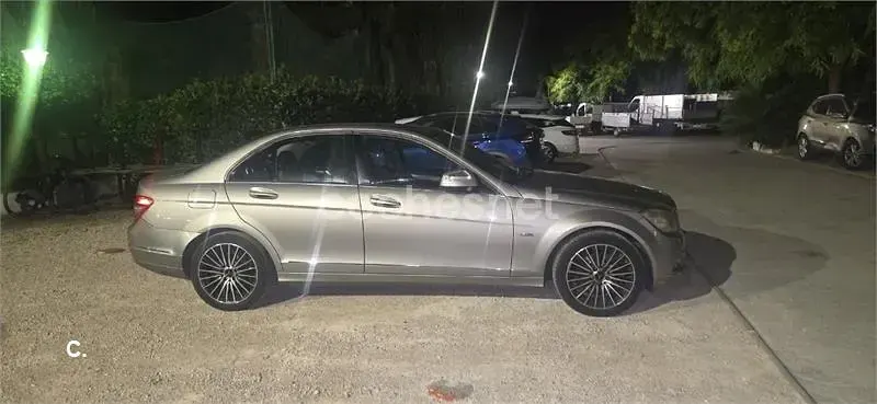 Usado Mercedes C220 Avantgarde 150 CV (110 kW) 2007 Gris / plata Berlina