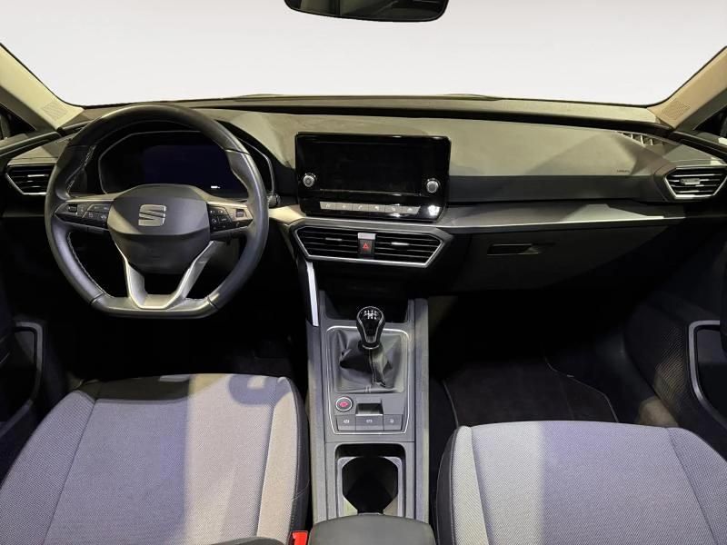 Usado Seat Leon Style 110 CV (80 kW) 2022 Gris/plata