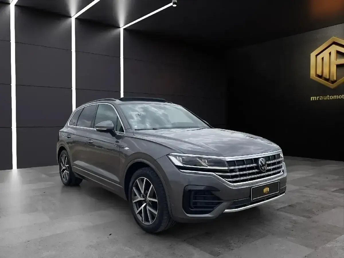 Usado VW Touareg R-line 286 CV (210 kW) 2023 Gris SUV