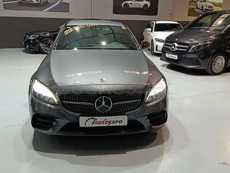 Usado Mercedes C300 245 CV (180 kW) 2020 Gris / plata Berlina