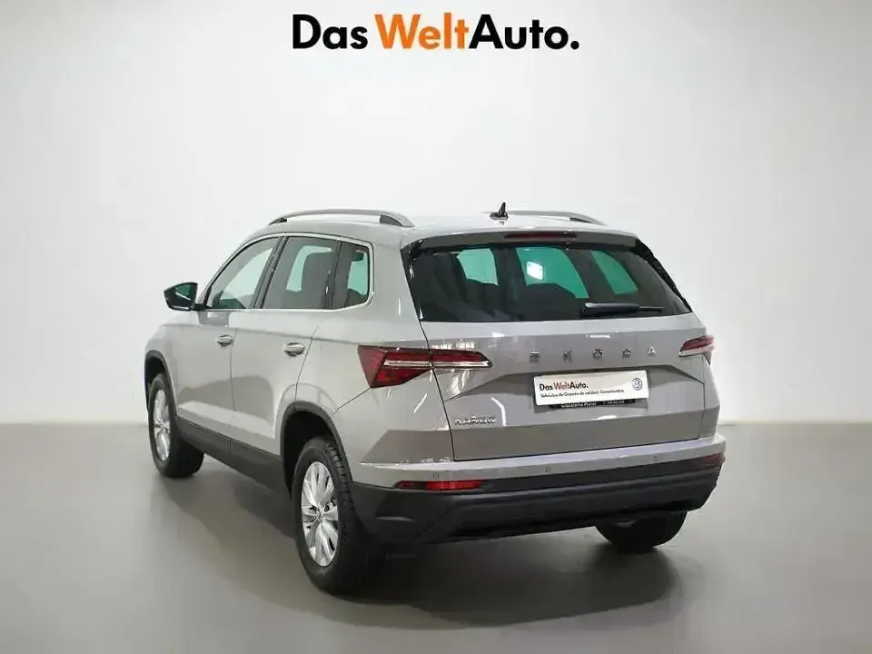 Usado Skoda Karoq Ambition 116 CV (85 kW) 2023 Gris SUV