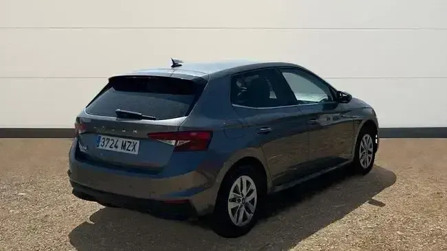 Usado Skoda Fabia Selection 95 CV (69 kW) 2025 Gris Utilitario
