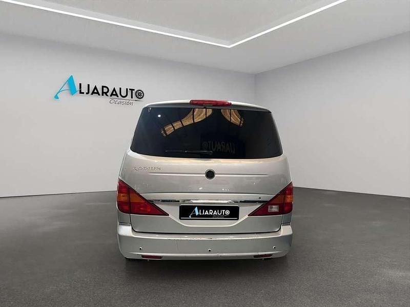 Usado Ssangyong (KGM) Rodius 165 CV (121 kW) 2010 Gris Monovolumen