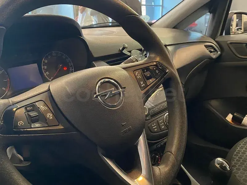 Usado Opel Corsa Selective 90 CV (66 kW) 2018 Gris / plata Utilitario