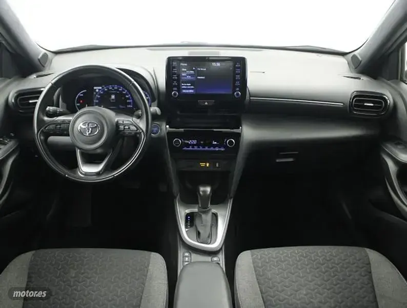 Usado Toyota Yaris Cross Active 116 CV (85 kW) 2022 Gris SUV