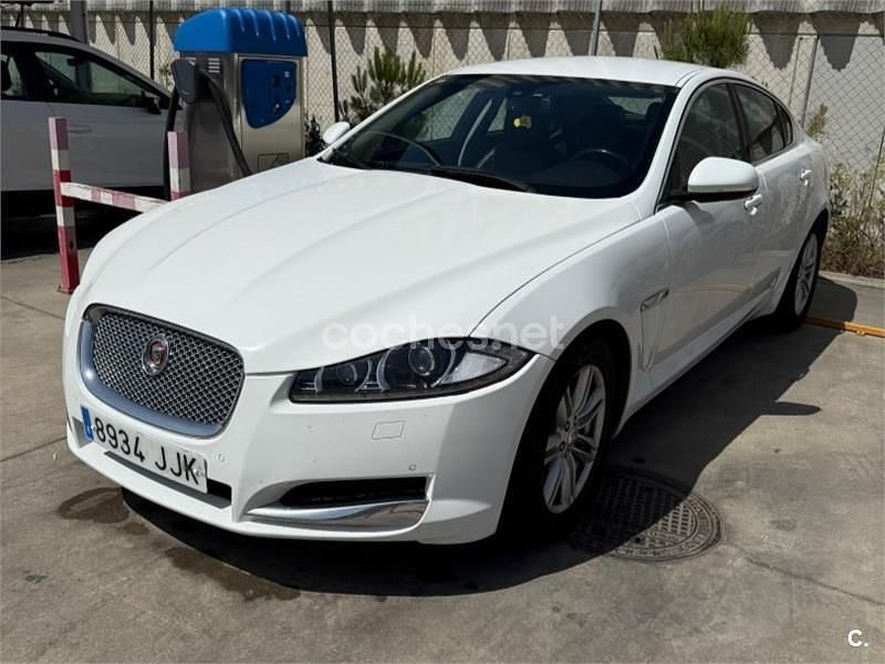 Blanco Usado 2015 Jaguar XF Premium Luxury Berlina | 9800 € (Precio justo) - Imagen 1/4